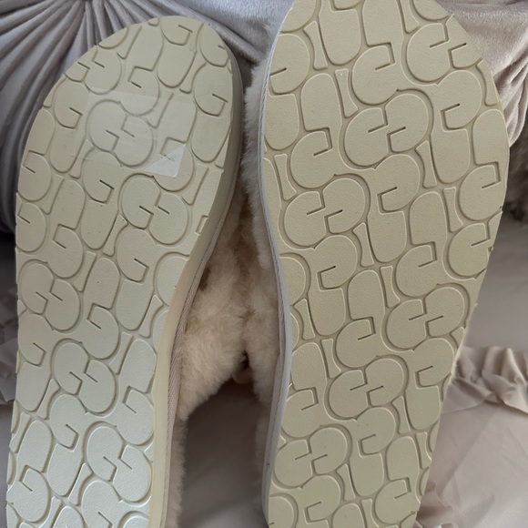 Cozy ivory Fuzzy Slippers - Picture 5 of 5